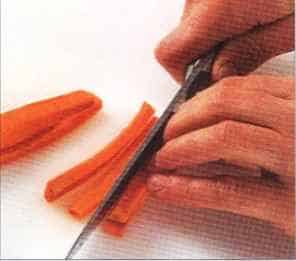 Cut the vegetable vertically into slices of the specified thickness