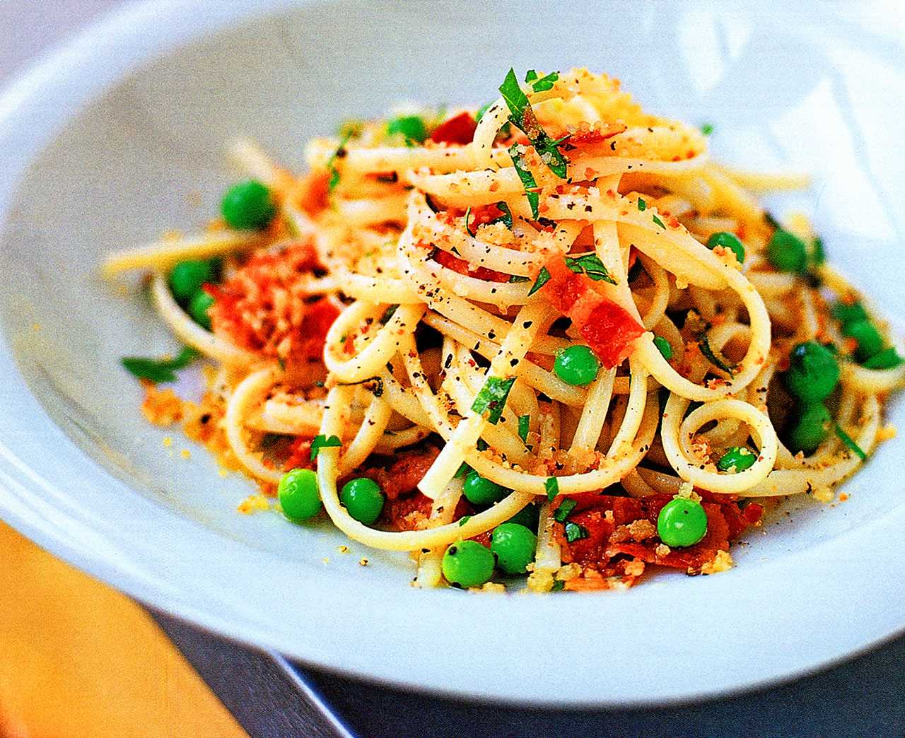 Bacon pancetta pasta-Linguine With Peas, Pancetta And Sage