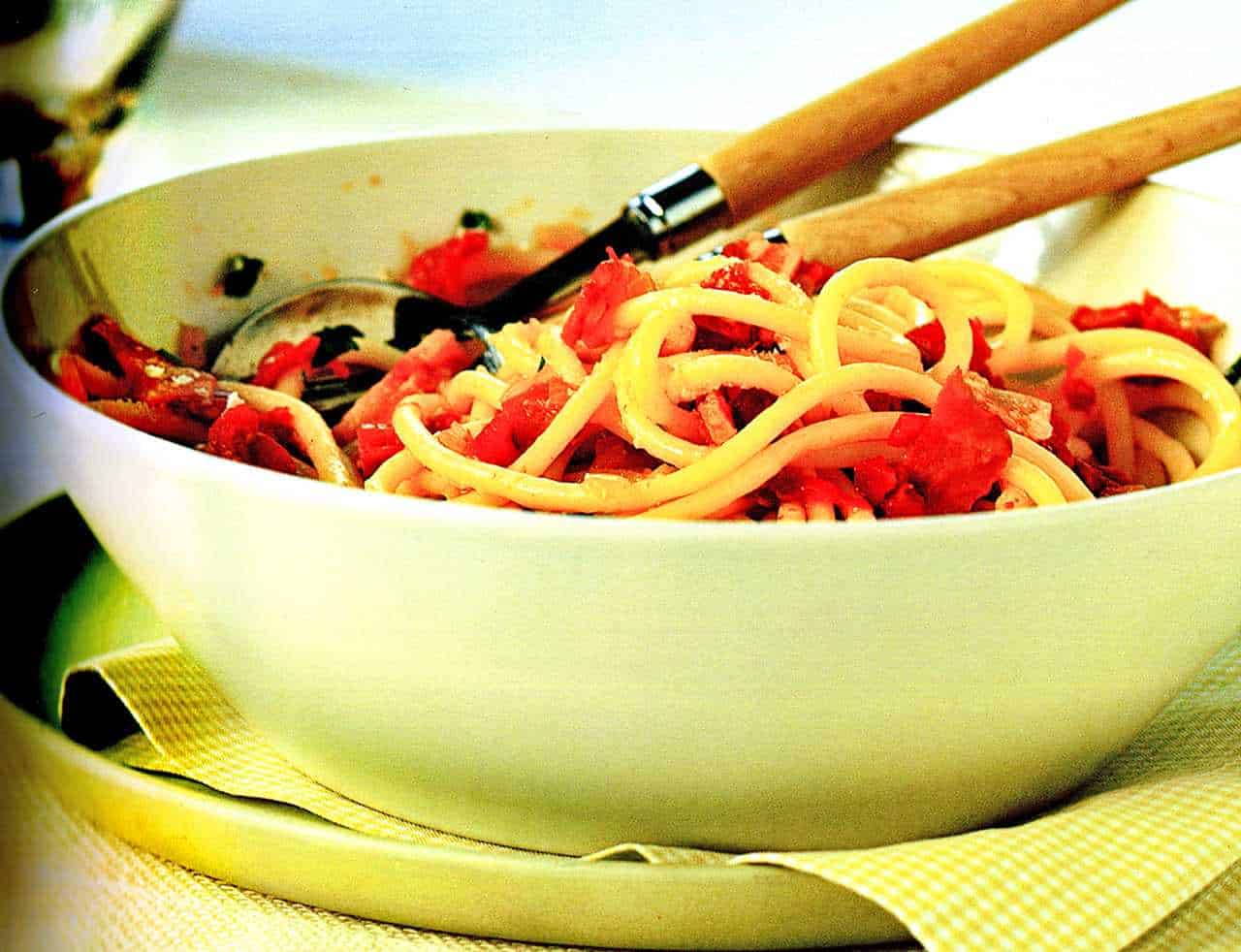 spaghetti amatriciana-pasta con pancetta-Pasta Amatriciana Originale Recipe