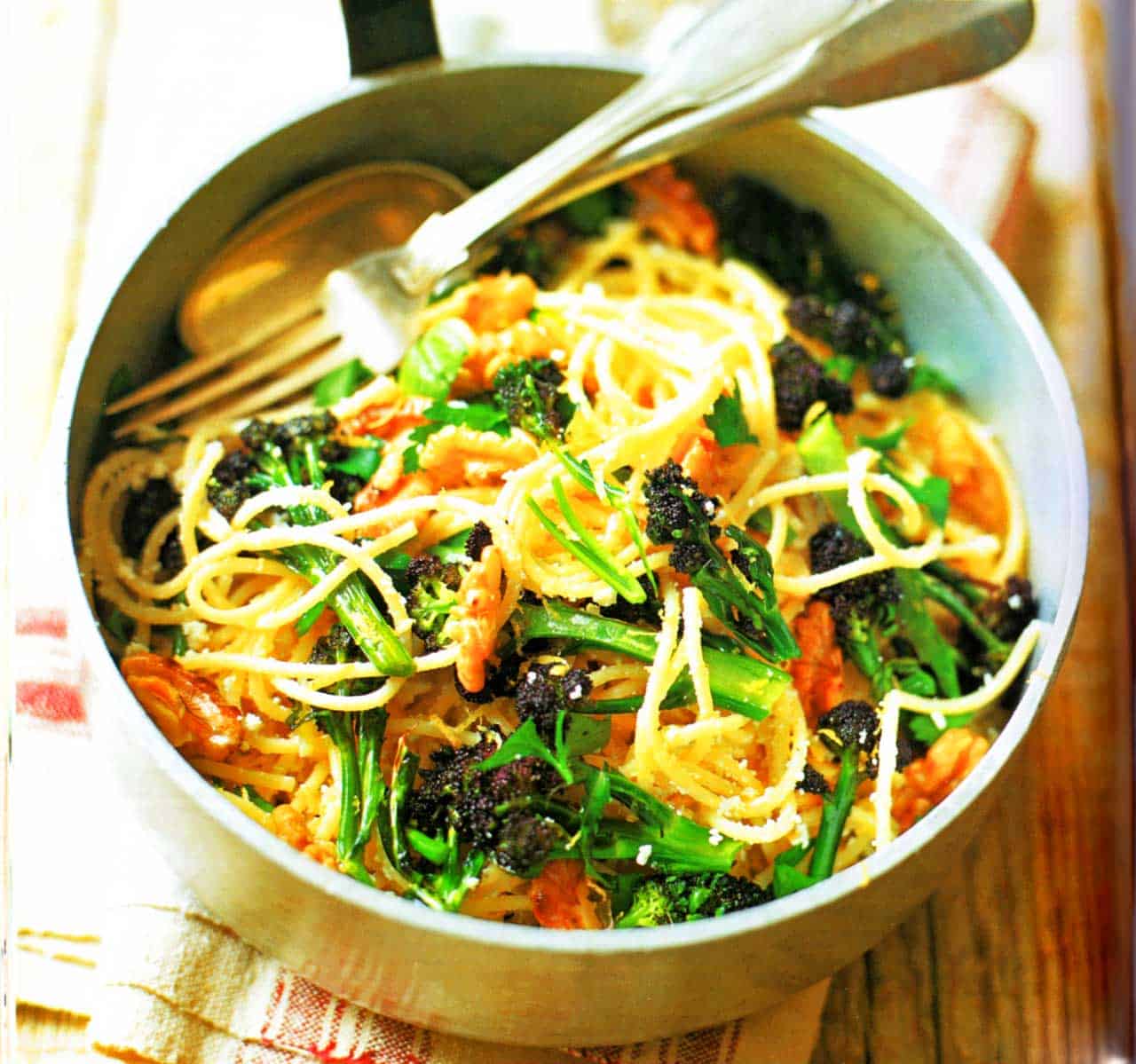 vegetarian spaghetti recipes-Spaghetti With Broccoli, Walnuts And Ricotta