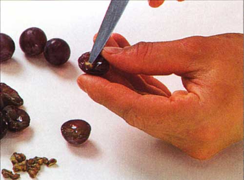 How to Deseed Grapes-To deseed with a paper clip-To deseed with a knife