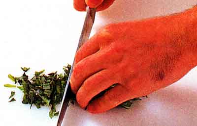 How-to-Chop-Herbs-tips-step by step