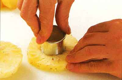 How-to-Peel-Pineapple-and-Cut-it-Into-Rings-tips-step3