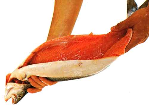 Prepare-and-Poach-the-Salmon-tips-step by step-Rinse the fish inside and out