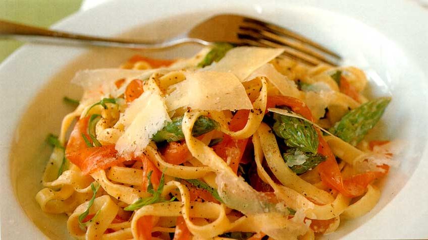 Smoked Salmon and Asparagus Sauce with Fettucine Recipe